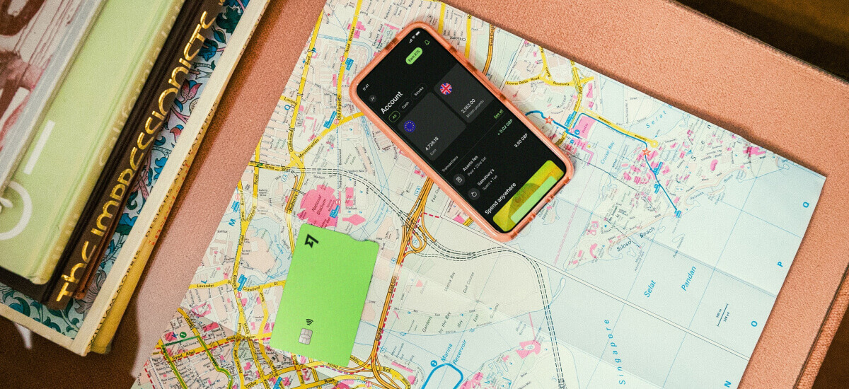 جمع‌بندی نهایی رفع مسدودی حساب وایز (Wise) | از تشخیص درست تا اقدام امن مسدودی حساب وایز اتفاقی تصادفی یا سلیقه‌ای نیست، بلکه نتیجه مستقیم تحلیل داده‌محور رفتار کاربر، مدارک هویتی و الگوی مالی است. آنچه در کل این مقاله روشن شد، این است که سرنوشت حساب Wise بیش از هر چیز به نحوه مدیریت کاربر پس از مسدودی وابسته است، نه صرفاً به علت اولیه محدودیت. در مرحله اول، تشخیص صحیح نوع مسدودی و دلیل آن اهمیت حیاتی دارد. حساب‌هایی که در وضعیت بررسی یا محدودیت موقت قرار دارند، در صورت اقدام دقیق و بدون خطا، شانس واقعی برای بازیابی دارند. اما همین حساب‌ها اگر با پاسخ عجولانه، مدارک نامعتبر یا تغییرات خودسرانه مواجه شوند، به‌سرعت وارد مسیر بستن دائمی خواهند شد. در مرحله بعد، نقش مکاتبه حرفه‌ای با پشتیبانی Wise برجسته می‌شود. پاسخ‌های کوتاه، شفاف، بدون تناقض و منطبق با اطلاعات ثبت‌شده، بیشترین احتمال موفقیت را دارند. Wise یک پلتفرم خدمات مشتری معمولی نیست؛ بلکه یک نهاد مالی قانون‌محور است که هر پاسخ را به‌عنوان بخشی از پرونده ریسک ذخیره و تحلیل می‌کند. برای کاربران ایرانی، مدیریت ریسک تحریمی عامل تعیین‌کننده است. هرگونه نشانه ناسازگار در IP، مدارک یا توضیحات می‌تواند کل پرونده را مختومه کند. به همین دلیل، اقدام بدون شناخت محدودیت‌های Wise برای این دسته از کاربران، معمولاً پرهزینه و غیرقابل جبران است. همچنین روشن شد که رفع مسدودی پایان کار نیست. حساب‌هایی که یک‌بار وارد فرآیند بررسی شده‌اند، باید در بلندمدت با رفتار مالی منطقی، ثبات فنی و شفافیت کامل مدیریت شوند تا از مسدودی مجدد جلوگیری شود. Wise به سابقه حساب اهمیت می‌دهد و اعتماد از دست‌رفته تنها با زمان و رفتار صحیح بازسازی می‌شود. در نهایت، این مقاله نشان می‌دهد که رفع مسدودی حساب وایز یک فرآیند مهندسی‌شده است، نه یک اقدام تصادفی. هر مرحله نیازمند تصمیم درست، زمان‌بندی مناسب و پرهیز از خطاهای رایج است. کسانی که این مسیر را آگاهانه طی می‌کنند، شانس واقعی برای حفظ و استفاده پایدار از حساب Wise خواهند داشت.